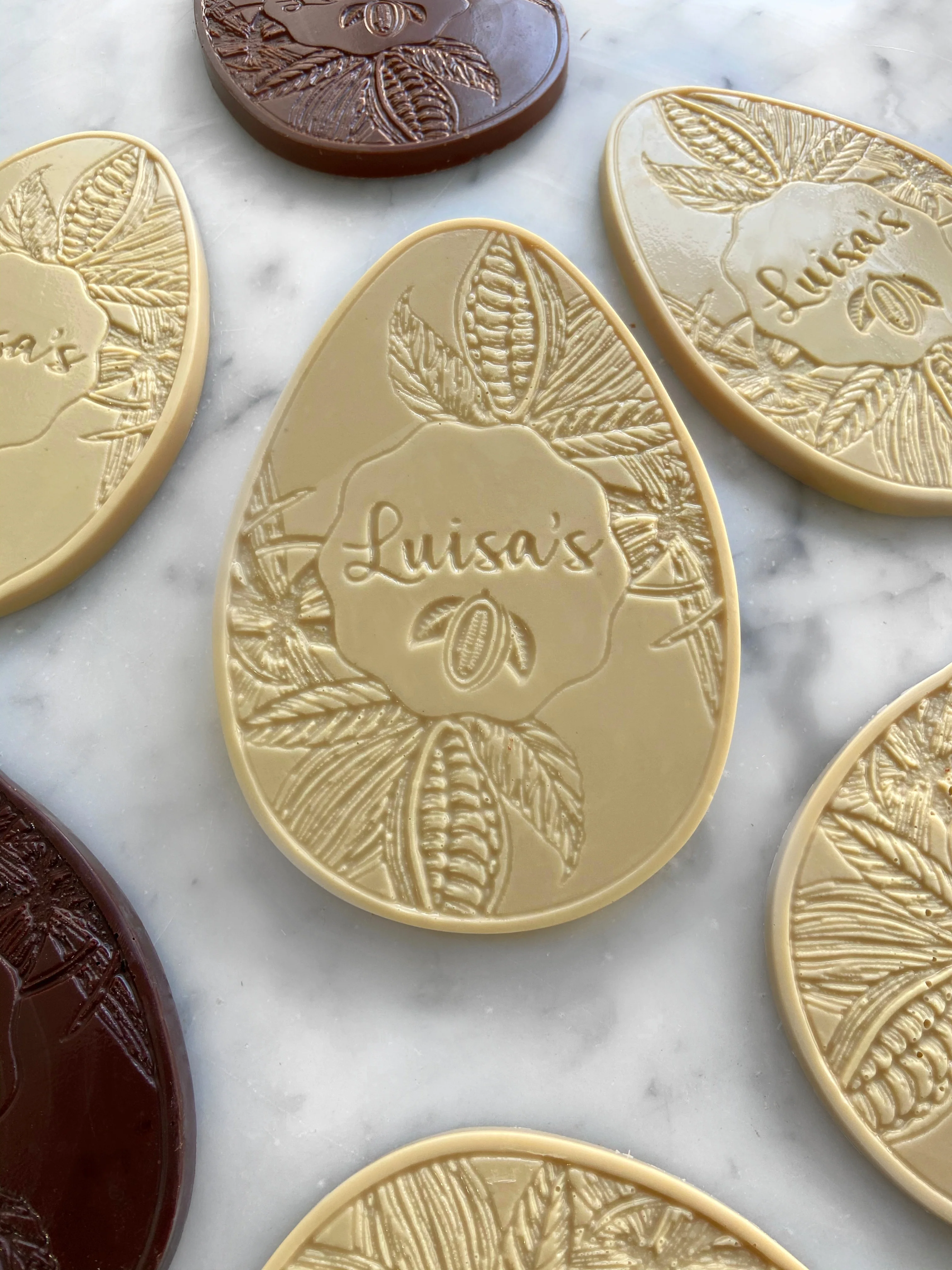 White Casholate Easter Egg - Image 3