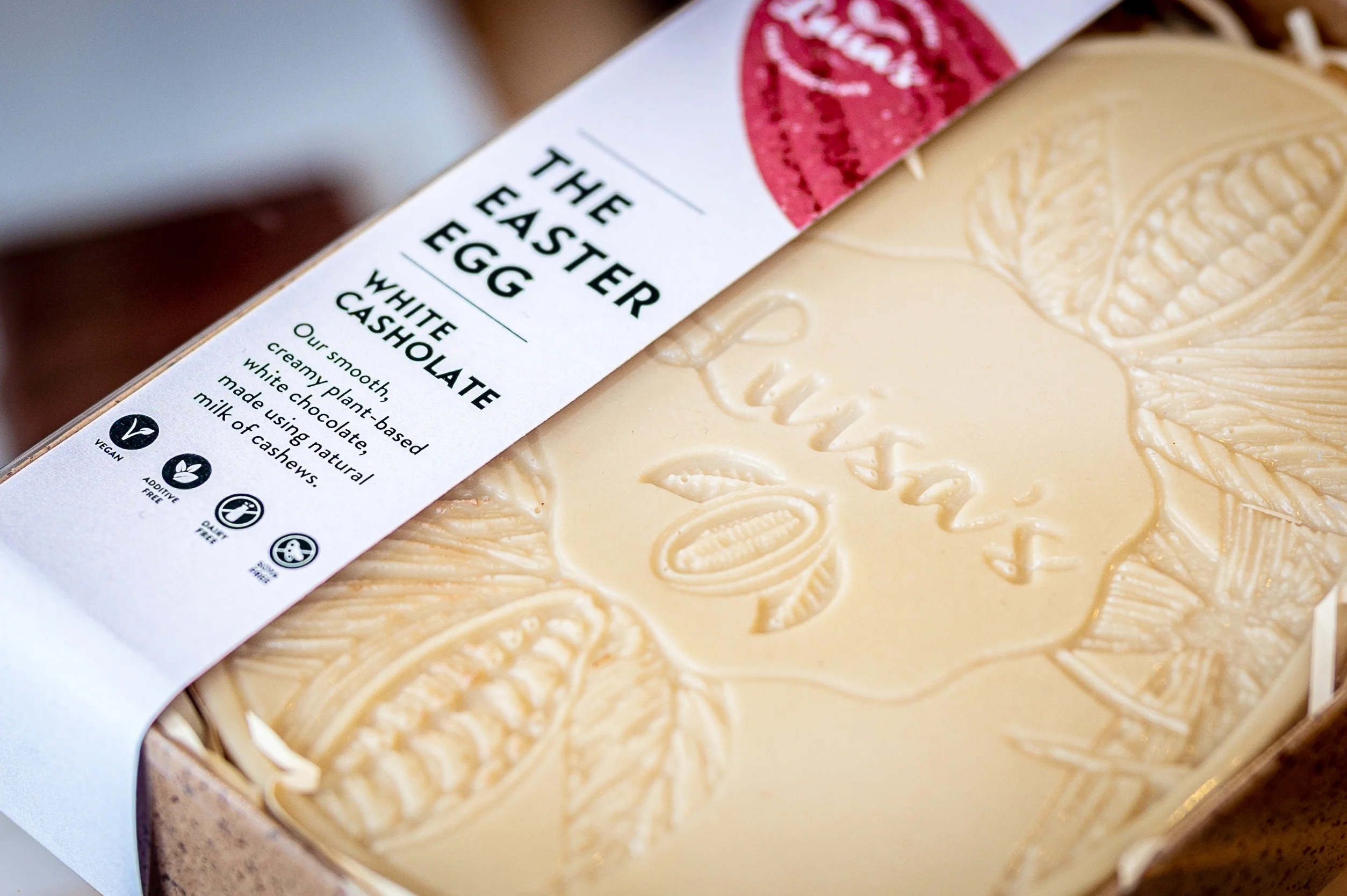 White Casholate Easter Egg - Image 5